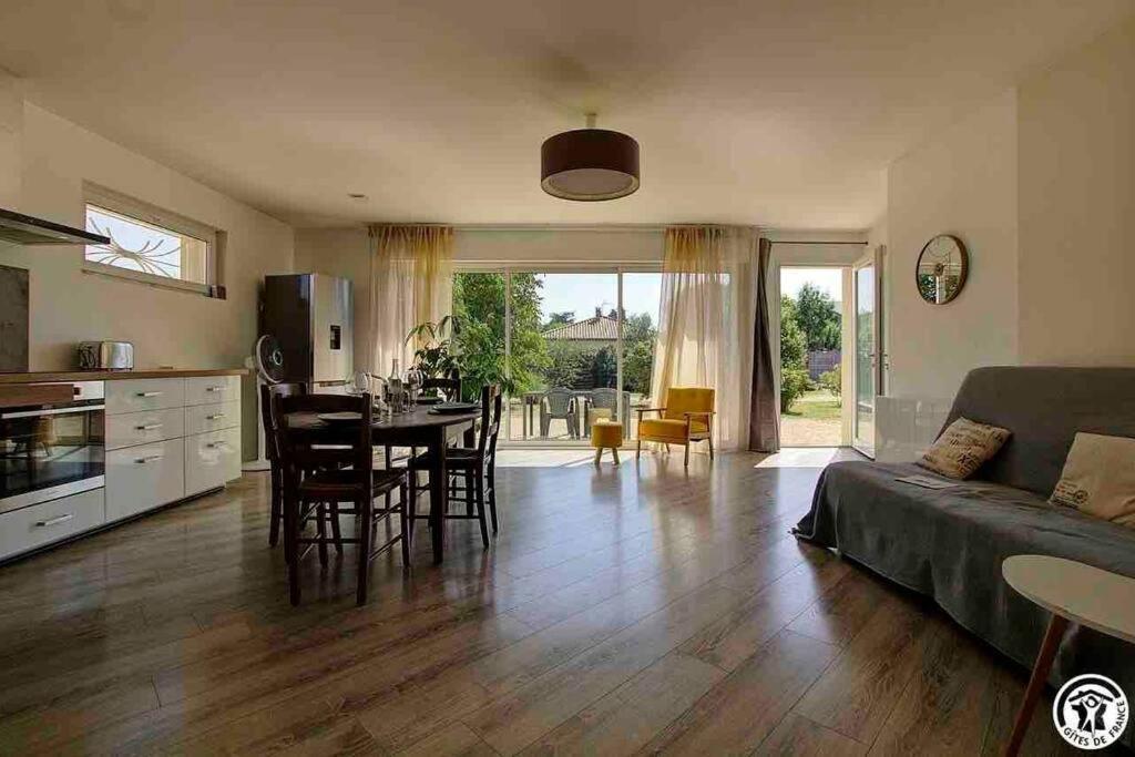 Gite L'Entraxe Tres Lumineux Au Coeur De Saint Didier Екстер'єр фото